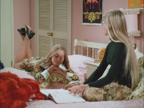 [Image: marciajanonbed.jpg]