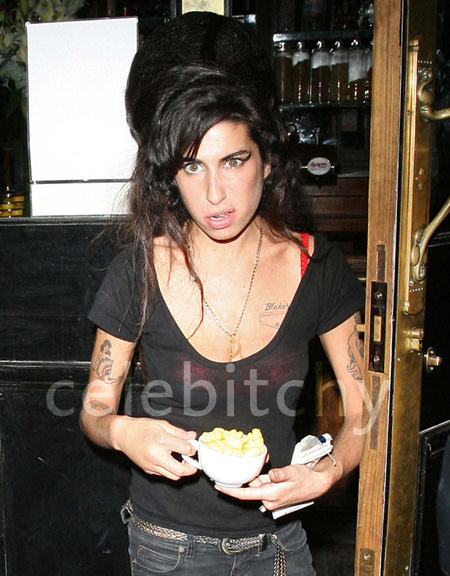 top-amywinehousebustedfordrugsheader.jpg