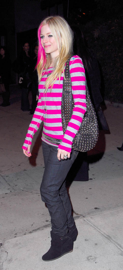 Avril Lavigne's rep denies that the pintsized pop singer is pregnant Avril Lavigne's rep denies that the pintsized pop singer is pregnant