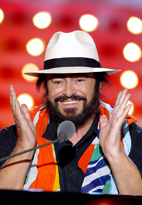 Pavarotti performing in France 2003