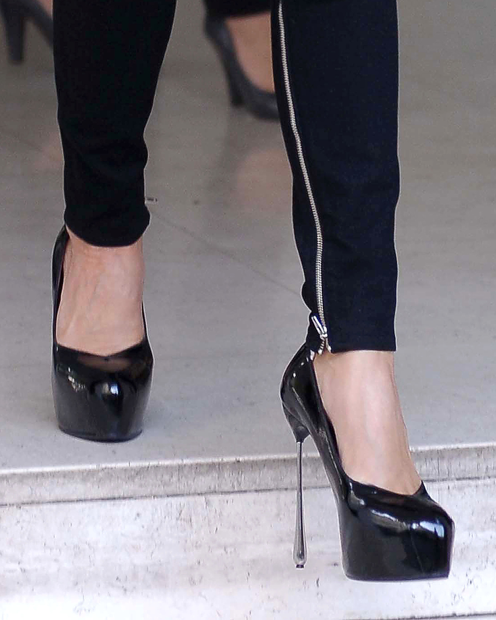 Omg!! Look at those sh... Victoria Beckham Shoes
