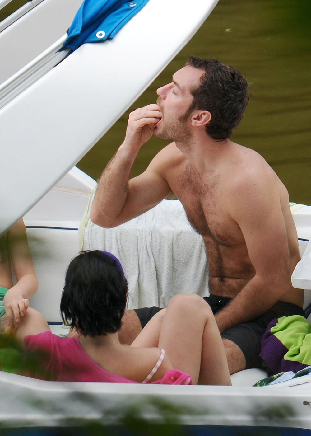 http://www.celebitchy.com/wp-content/uploads/2009/01/50546ep_law_b_gr_08.jpg