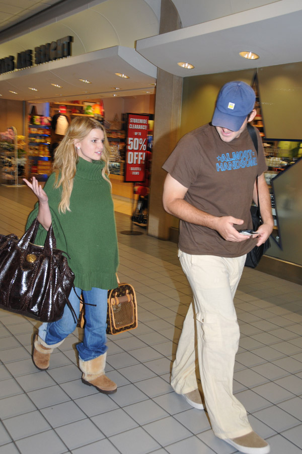 What's Jessica Simpson hiding under her baggy shirt, with handso