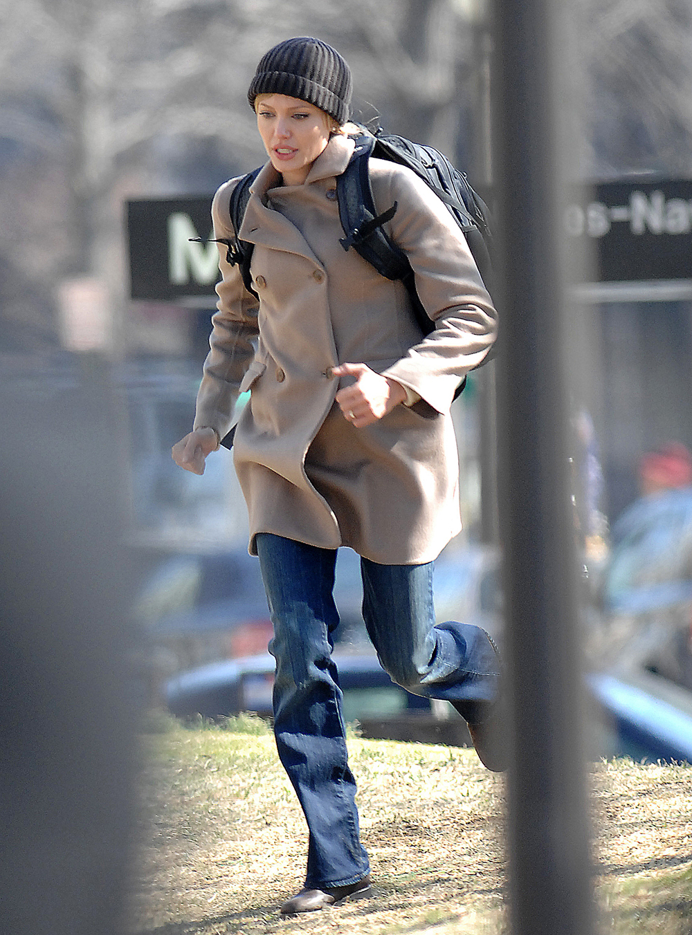 fp_1965296_angelina_jolie_is_busy_on_the_set_of__salt__in_dc_