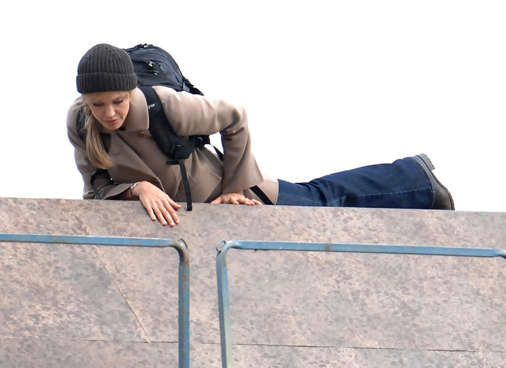 fp_1971376_angelina_jolie_does_her_own_stunts_on_the_set_of_satl_