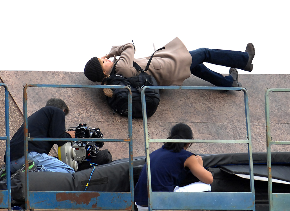 fp_1971380_angelina_jolie_does_her_own_stunts_on_the_set_of_satl_