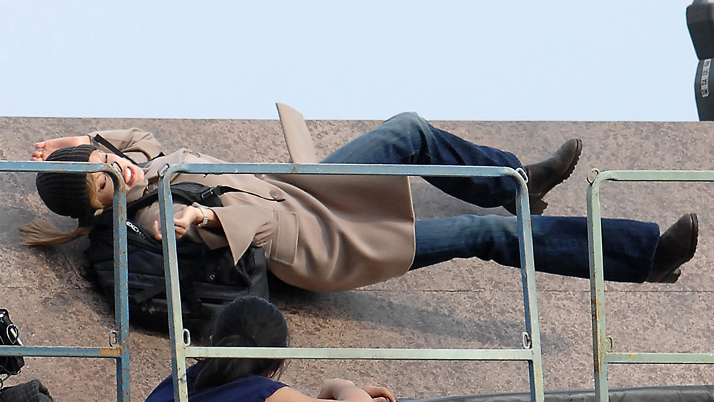 fp_1971416_angelina_jolie_does_her_own_stunts_on_the_set_of_satl_