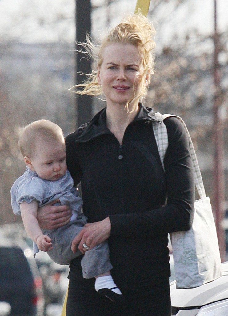 http://www.celebitchy.com/wp-content/uploads/2009/03/fp_1989500_nicole_kidman_takes_sunday_rose_on_a_play_date_-741x1023.jpg