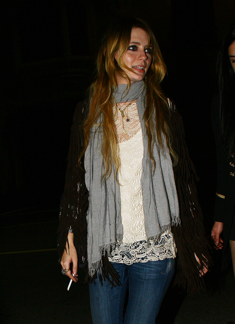 fp_2008203_mischa_barton_drags_on_in_hollywood_with_pals_