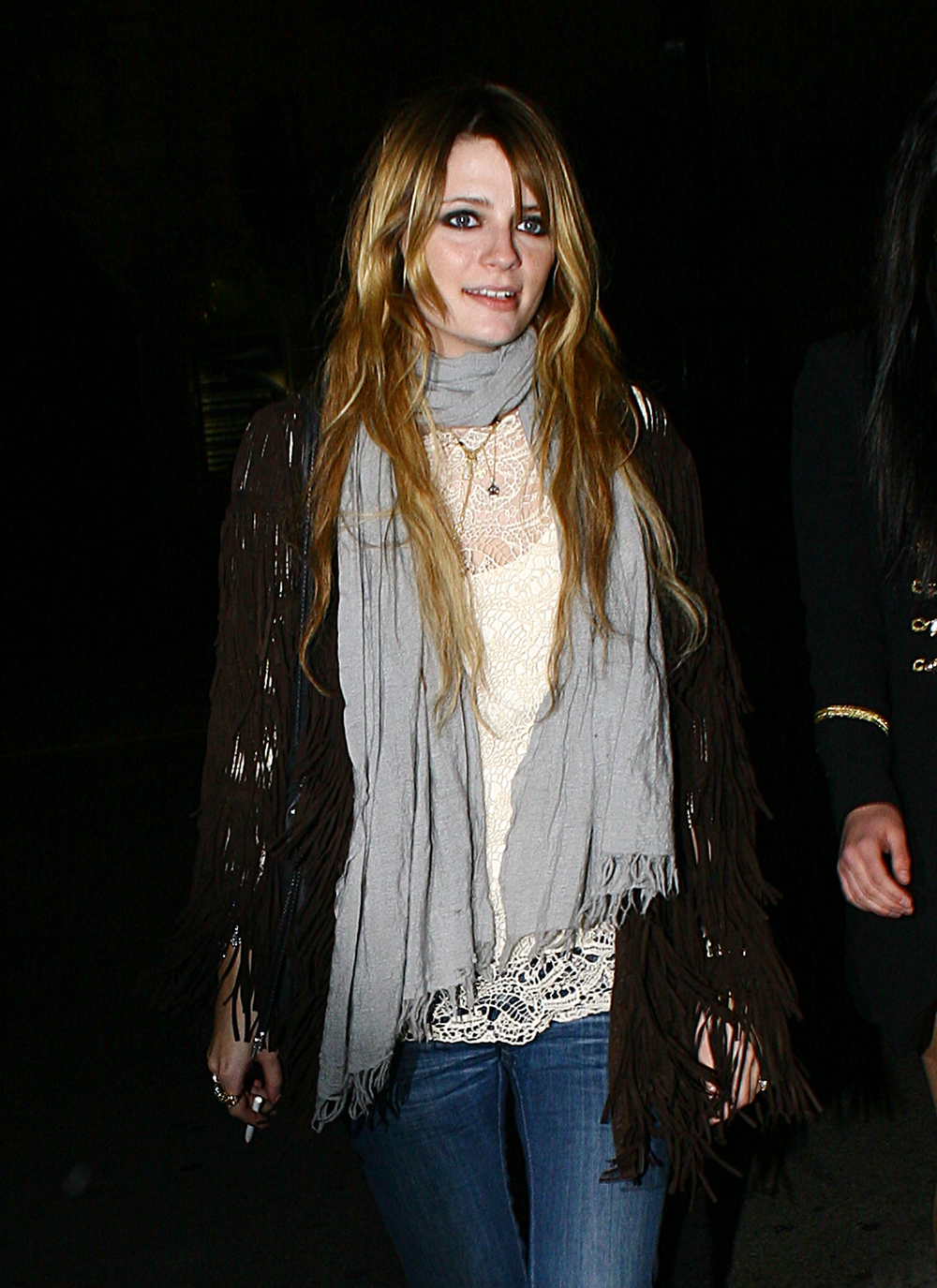 fp_2008207_mischa_barton_drags_on_in_hollywood_with_pals_