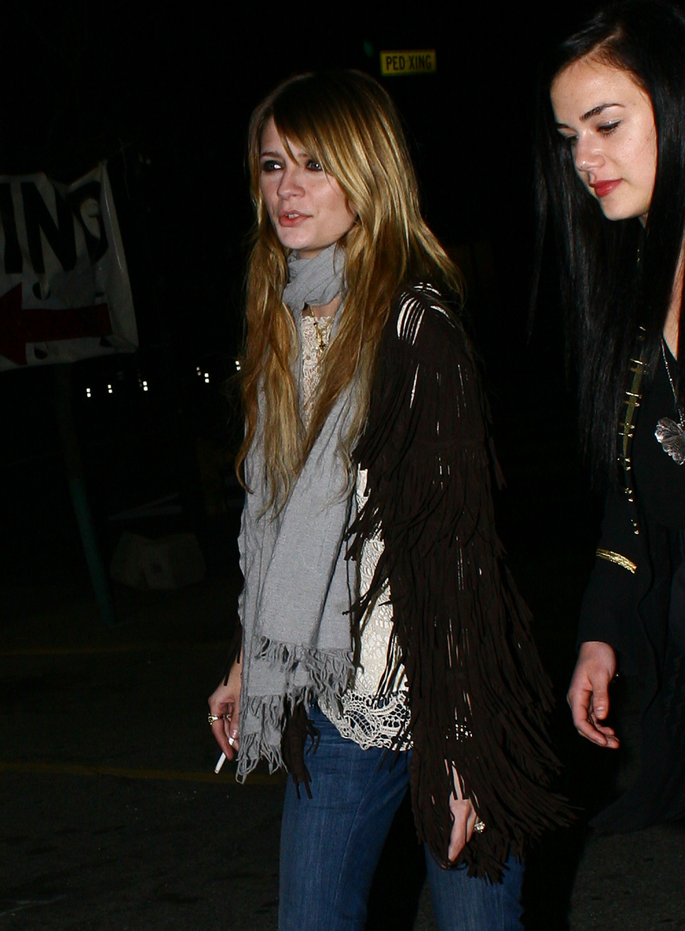 fp_2008219_mischa_barton_drags_on_in_hollywood_with_pals_
