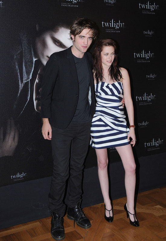 fp_1720642_ang_twilight_premiere_120808