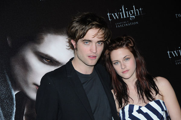 fp_1720646_ang_twilight_premiere_120808