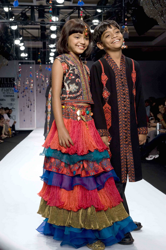 fp_2014557_slumdog_millionaire_kids_hit_the_runway