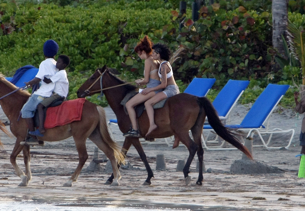 fp_2070331_amy_winehouse_rides_horses_in_st__lucia_at_sunset_