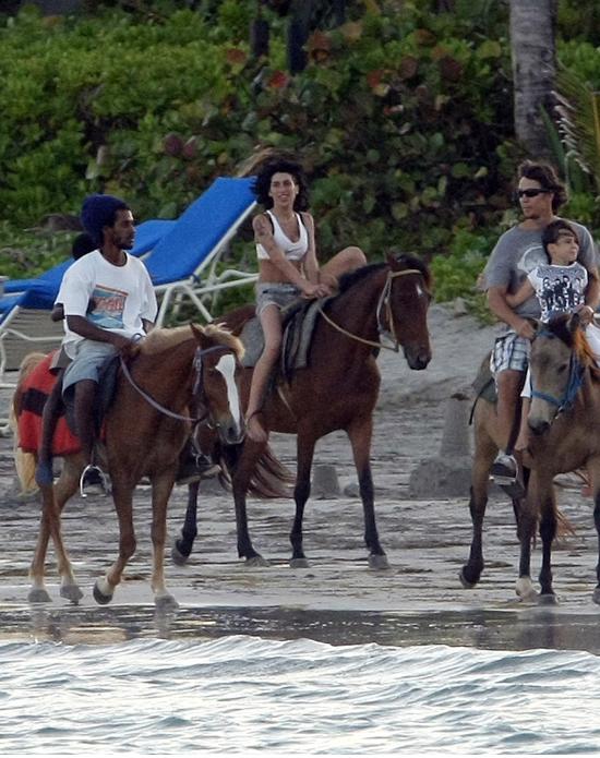 fp_2070335_amy_winehouse_rides_horses_in_st__lucia_at_sunset_1