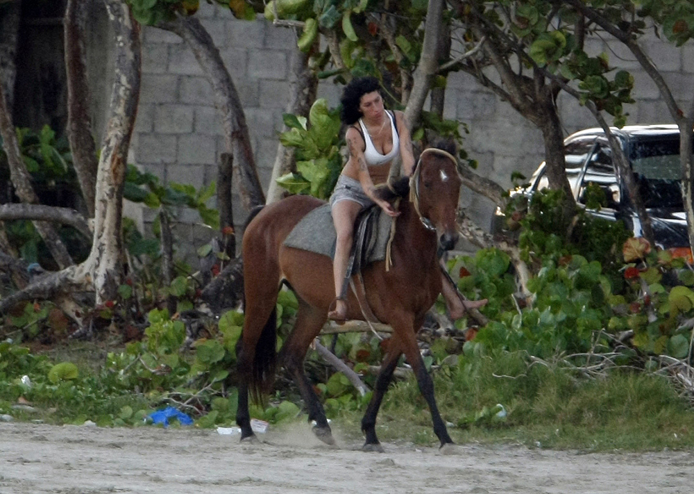 fp_2070359_amy_winehouse_rides_horses_in_st__lucia_at_sunset_
