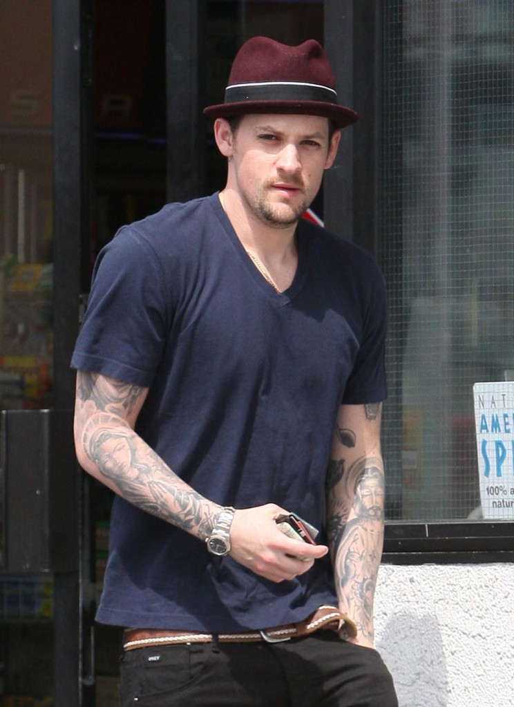 Joel Madden had a flight from London to Lisboa, Portugal on British Airways Joel Madden had a flight from London to Lisboa, Portugal on British Airways