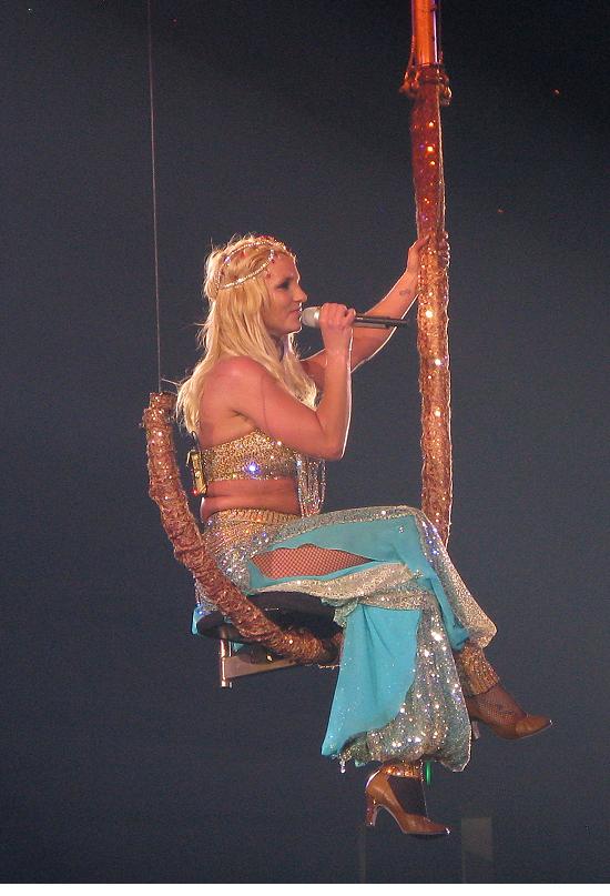 fp_2089245_spears_concert_fp_041109-1