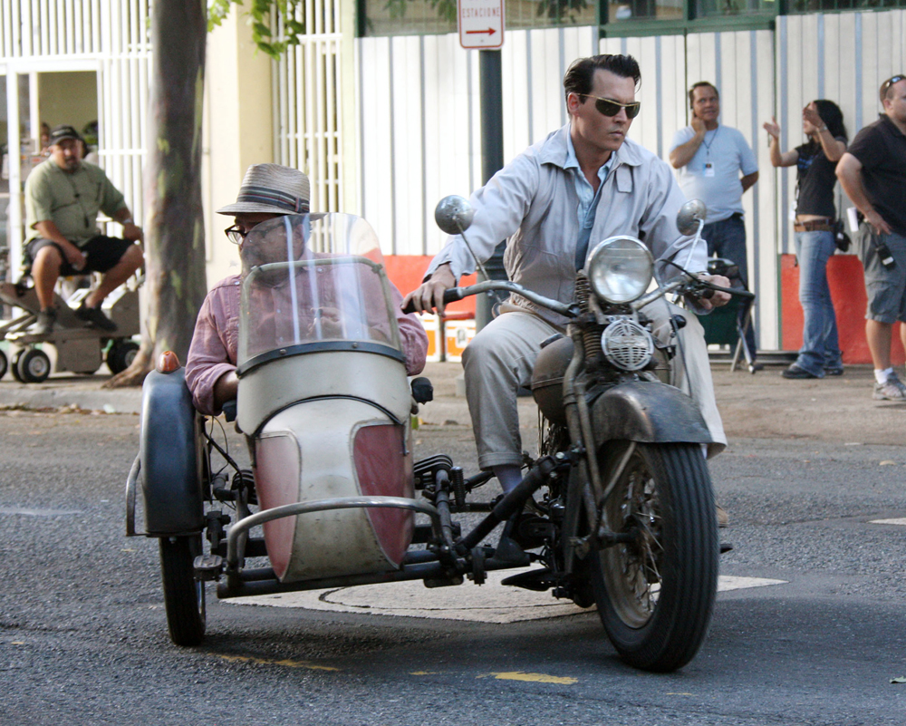 fp_2105664_johnny_depp_is_classic_cool_driving_a_vintage_motorcycle_