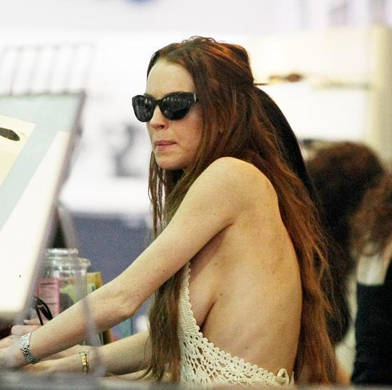 Lindsay Lohan. Early today Celebitchy included some photos of a particularly 