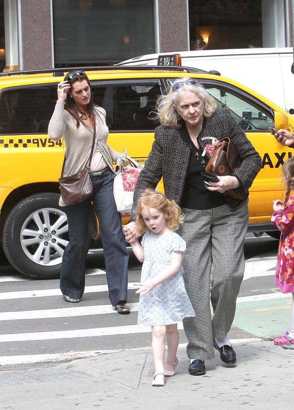 Brooke Shields, Grier Hammond Henchy, Teri Shields