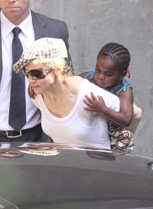 90627l3_madonna_b_gr_07