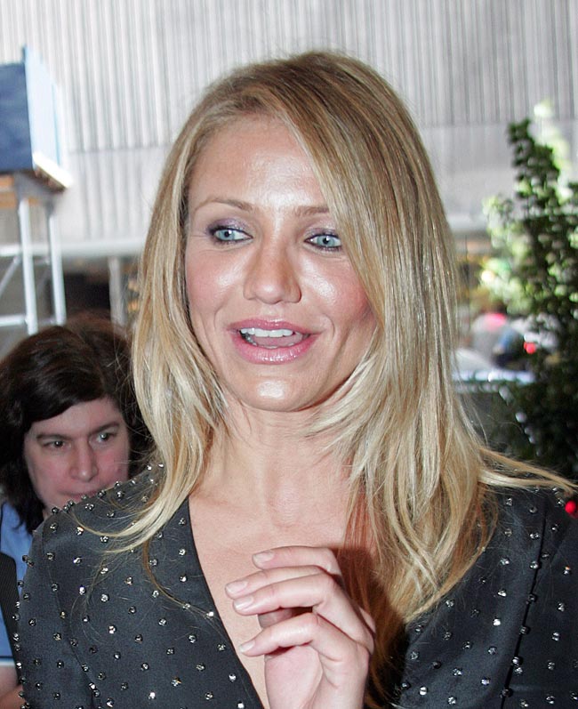 Cele bitchy Blog Archive Doctor wants to give Cameron Diaz a'Bad Skin 