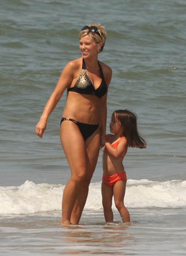  with mom Kate Gosselin shown in a bikini and the words Mommy 