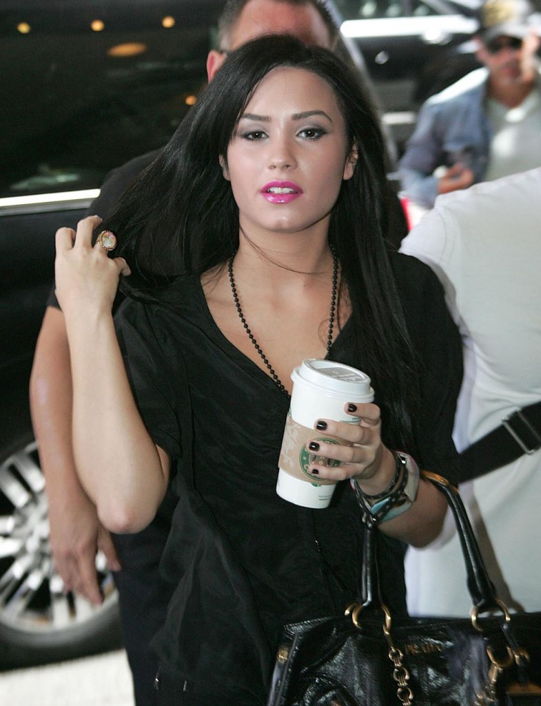 fp_3188373_lovato_demi_cwny_062409