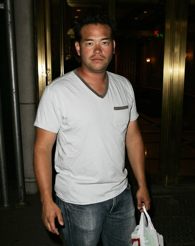 jon gosselin wearing his wedding ring