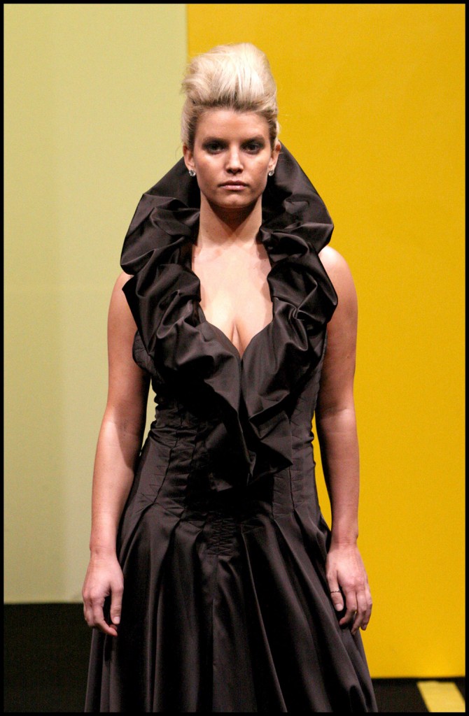 jessica simpson paris catwalk 040909