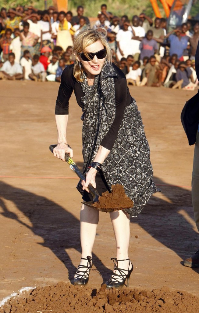 fp_3879962_barm_madonna_malawi_102609