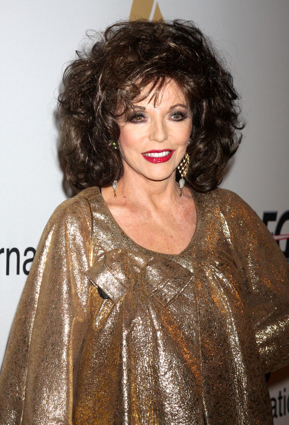 Joan Collins gives sexy aging