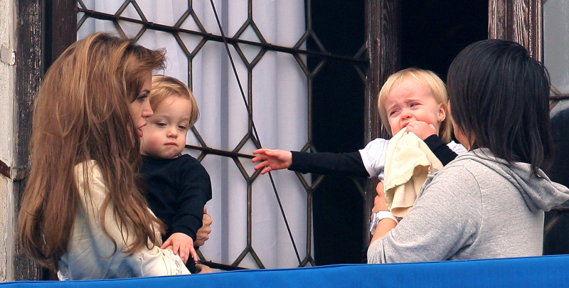 Angelina Jolie finally brought out both Vivienne and Knox for a little time 