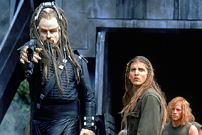 john_travolta_barry_pepper_battlefield_earth_001