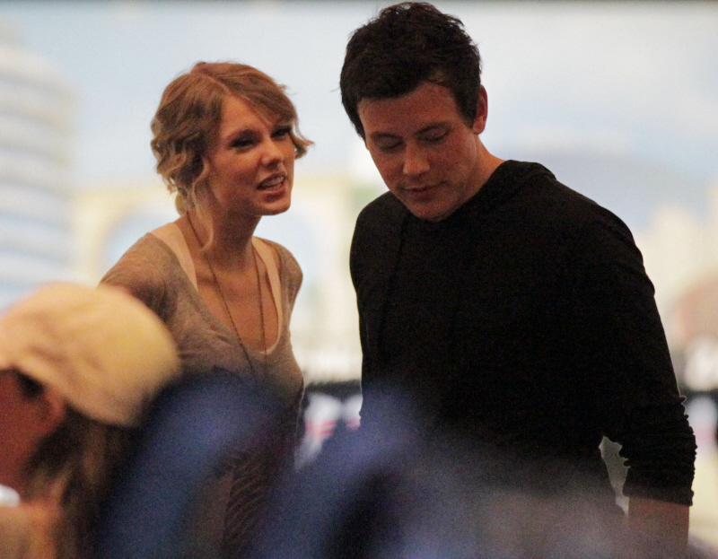 Is Taylor Swift dating Cory Monteith, Taylor Lautner or John Mayer?