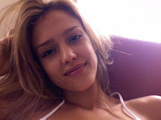 Are these naked cellphone pics of Jessica Alba real?