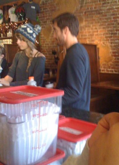 A bystander photographed Jake Gyllenhaal and Taylor Swift getting coffee and 