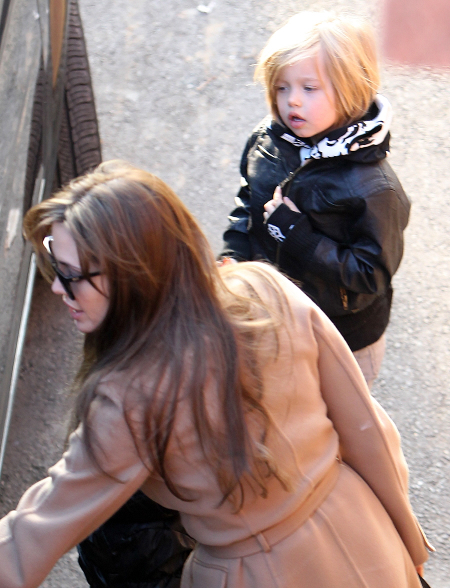 fp_6180341_ang_joliekids_113010 fp_6180341_ang_joliekids_113010