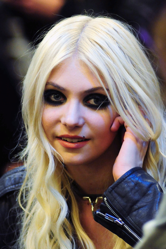 taylor_momsen_001_wenn5637141