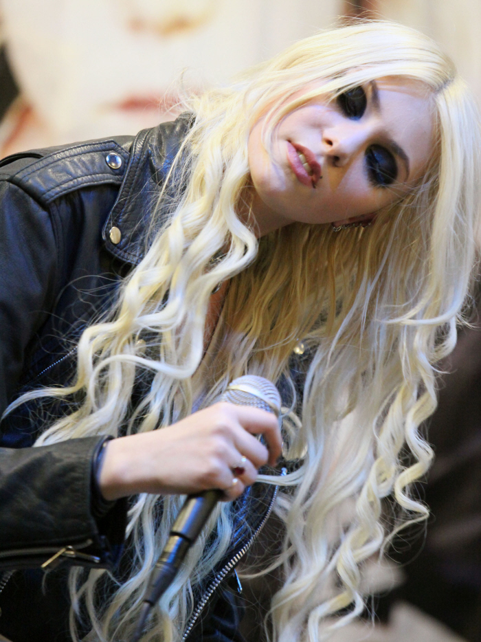 taylor_momsen_008_wenn5637118