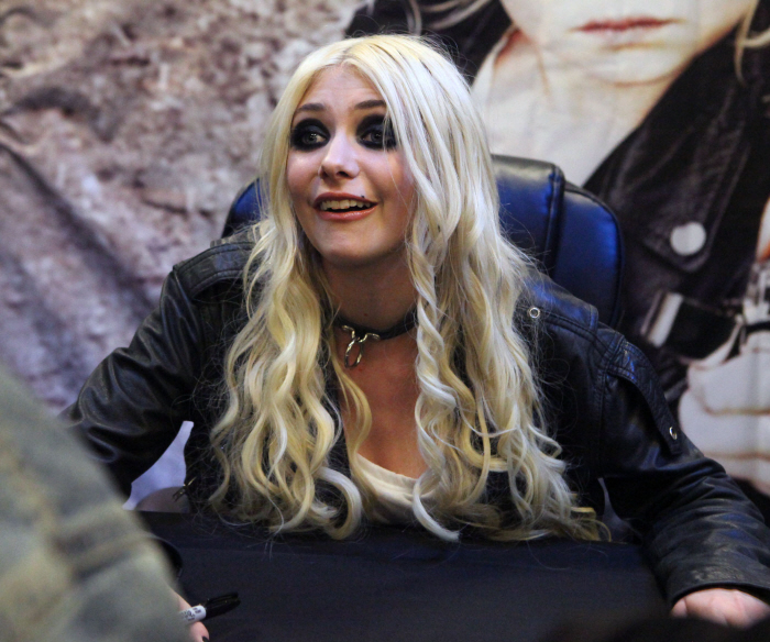 taylor_momsen_010_wenn5637120