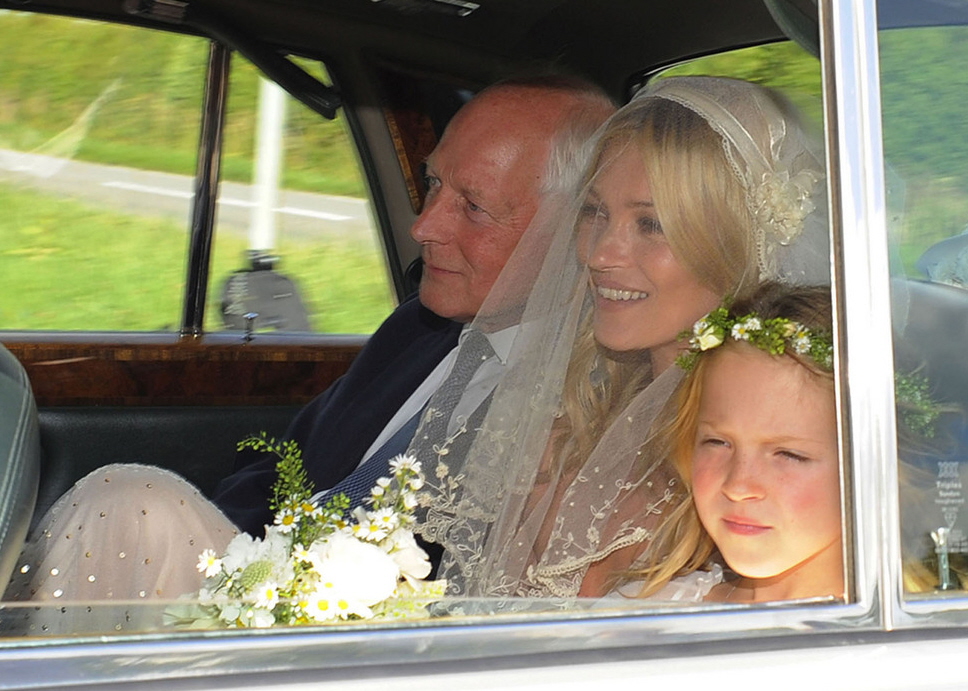 Kate Moss 39s wedding dress is so understated and pretty