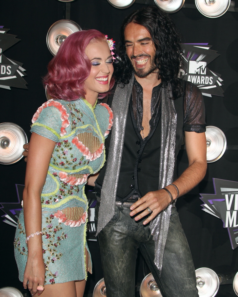 http://www.celebitchy.com/wp-content/uploads/2011/08/fp_7798172_rij_2011_vma_set1_80_152.jpg