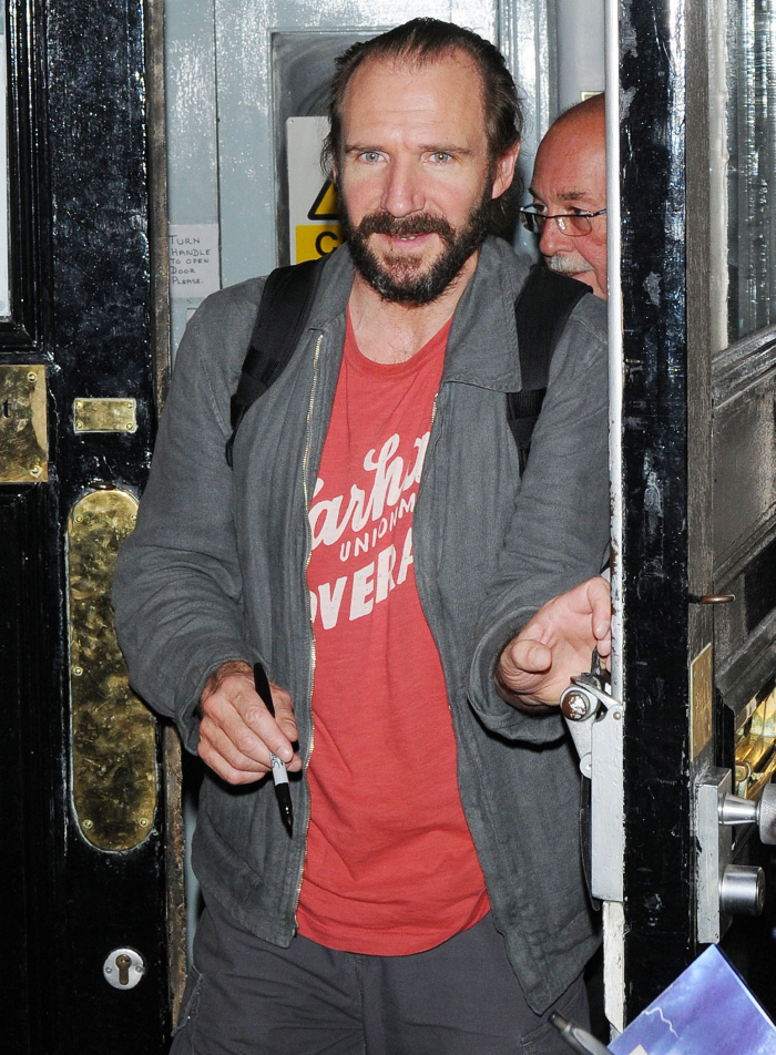 ralph_fiennes_theatre_01_wenn5711060