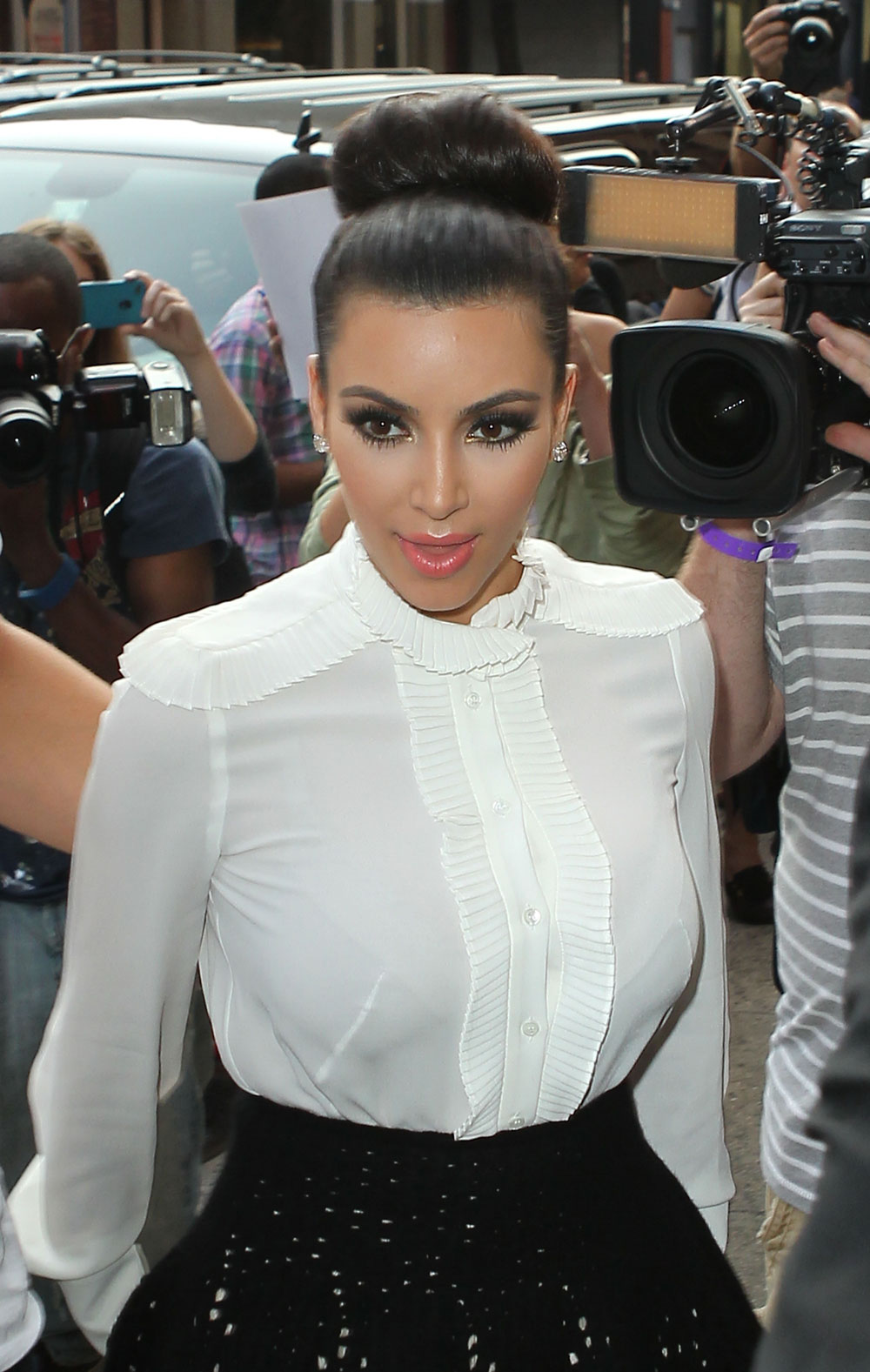 Cele Bitchy Ok Magazine Claims Kim Kardashian Is Pregnant