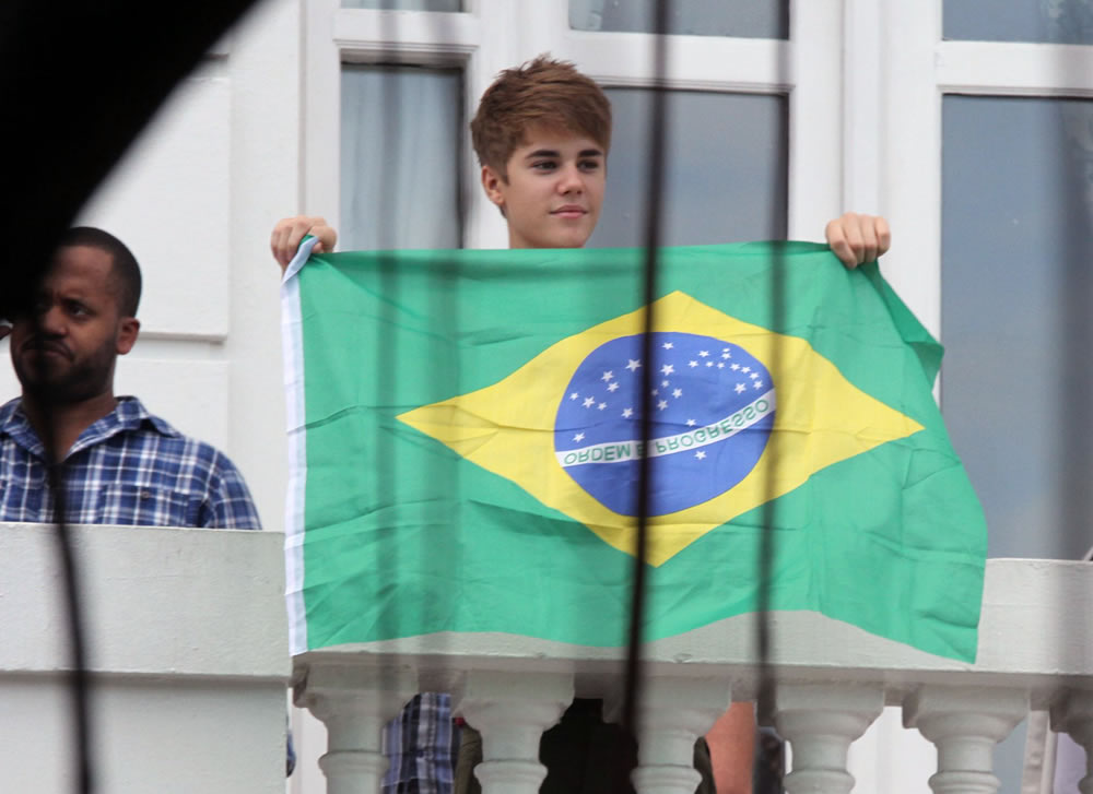 fp_7978070_bieberjustin_brazil_reg_11_19