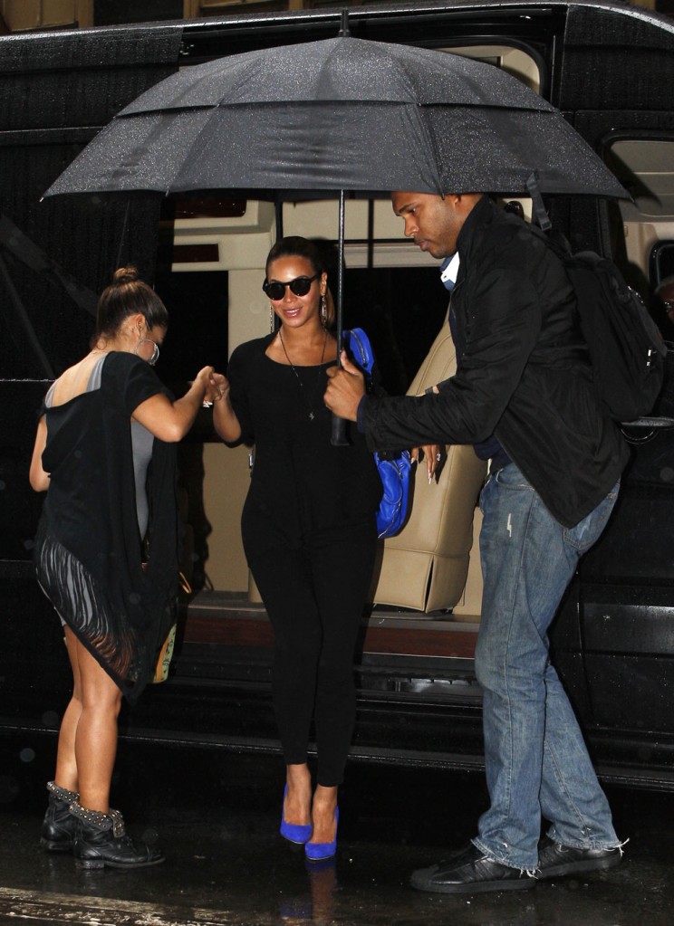 fp_8044778_beyonce_umbrella