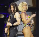 FP_8234066_BIG_Rihanna_03_23